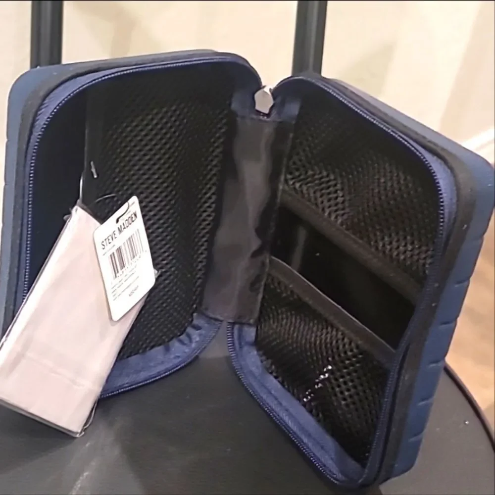 Steve Madden Hard Shell Travel Tech Organizer w/Microfiber Cloth